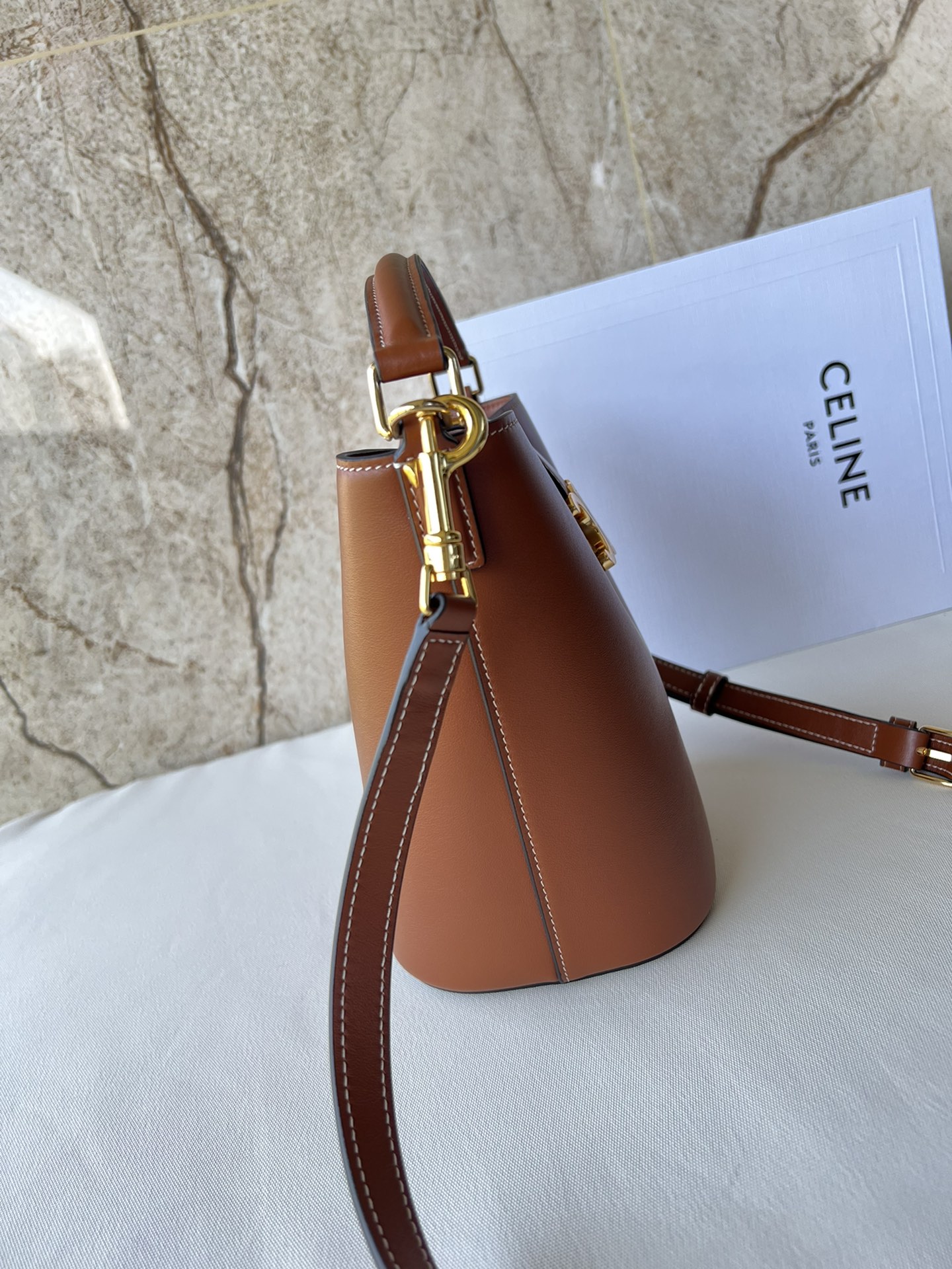 Celine SMALL BUCKET LOUISE IN SMOOTH CALFSKIN - 16-19-12cm [119173-2] CELINE CHANEL ACCESSORIES LOEWE SHOES LOUIS VUITTON DIRO YSL OTHER BRAND HANDBAGS BALENCIAGA BOTTEGA VENETA GOYARD HERMES BURBERRY VALENTINO GUCCI FENDI MIUMIU CHLOE PRADA BVLGARI SUITCASE NEW ARRIVAL 