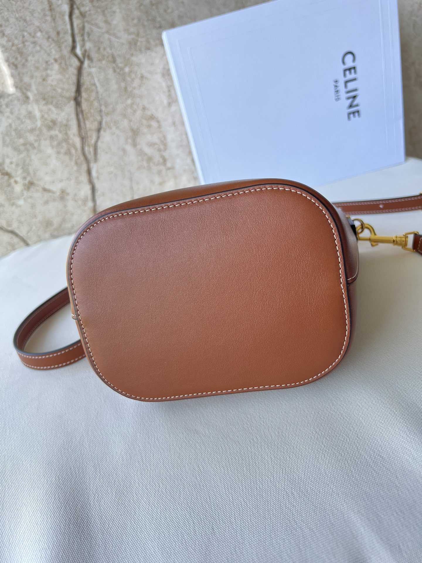 Celine SMALL BUCKET LOUISE IN SMOOTH CALFSKIN - 16-19-12cm [119173-2] CELINE CHANEL ACCESSORIES LOEWE SHOES LOUIS VUITTON DIRO YSL OTHER BRAND HANDBAGS BALENCIAGA BOTTEGA VENETA GOYARD HERMES BURBERRY VALENTINO GUCCI FENDI MIUMIU CHLOE PRADA BVLGARI SUITCASE NEW ARRIVAL 