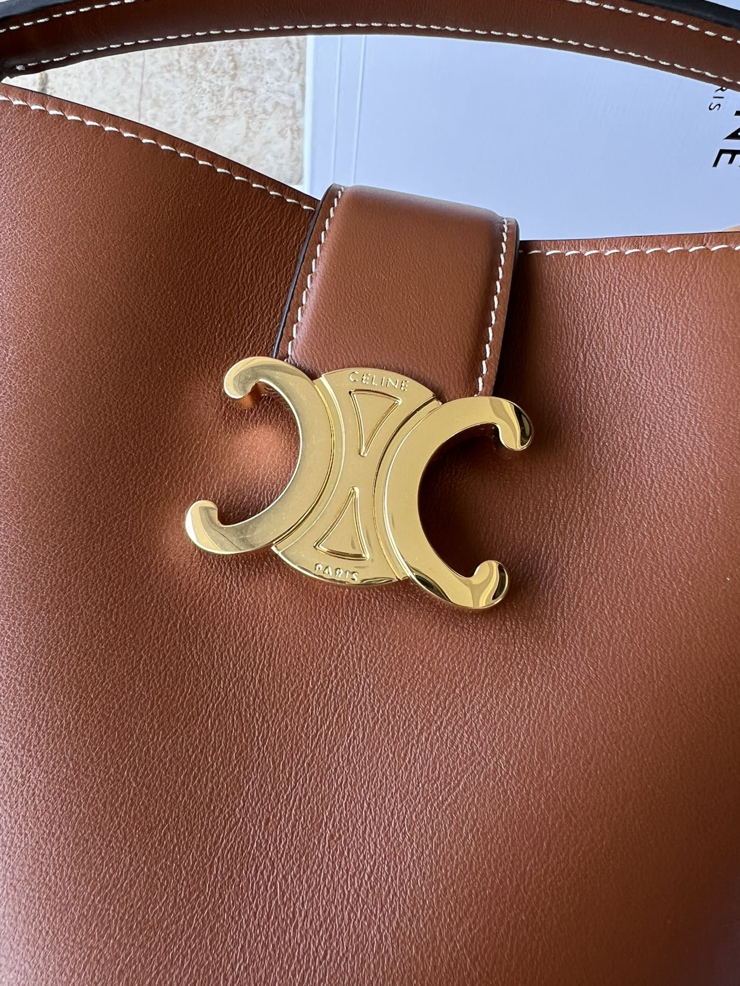 Celine SMALL BUCKET LOUISE IN SMOOTH CALFSKIN - 16-19-12cm [119173-2] CELINE CHANEL ACCESSORIES LOEWE SHOES LOUIS VUITTON DIRO YSL OTHER BRAND HANDBAGS BALENCIAGA BOTTEGA VENETA GOYARD HERMES BURBERRY VALENTINO GUCCI FENDI MIUMIU CHLOE PRADA BVLGARI SUITCASE NEW ARRIVAL 