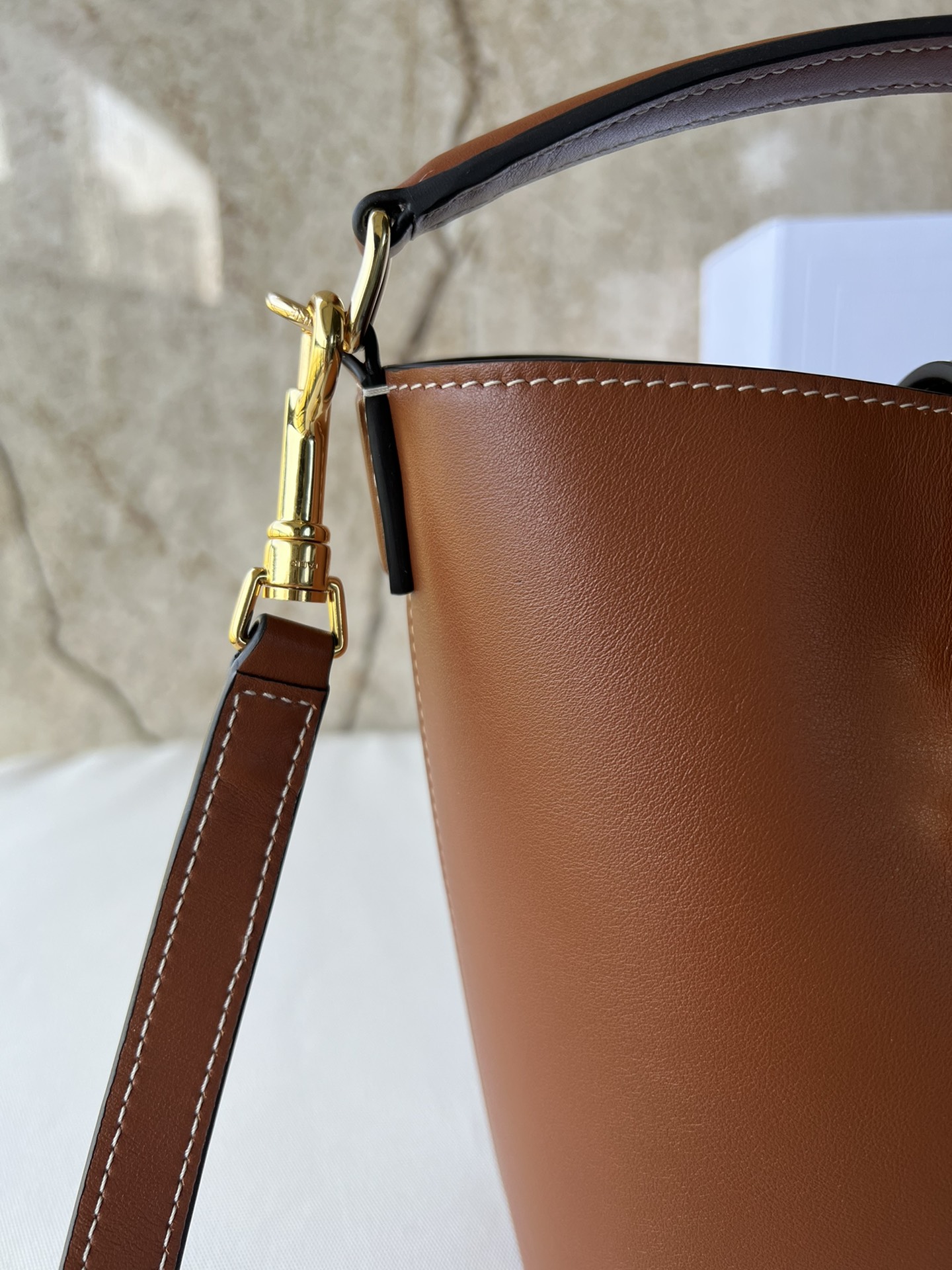 Celine SMALL BUCKET LOUISE IN SMOOTH CALFSKIN - 16-19-12cm [119173-2] CELINE CHANEL ACCESSORIES LOEWE SHOES LOUIS VUITTON DIRO YSL OTHER BRAND HANDBAGS BALENCIAGA BOTTEGA VENETA GOYARD HERMES BURBERRY VALENTINO GUCCI FENDI MIUMIU CHLOE PRADA BVLGARI SUITCASE NEW ARRIVAL 