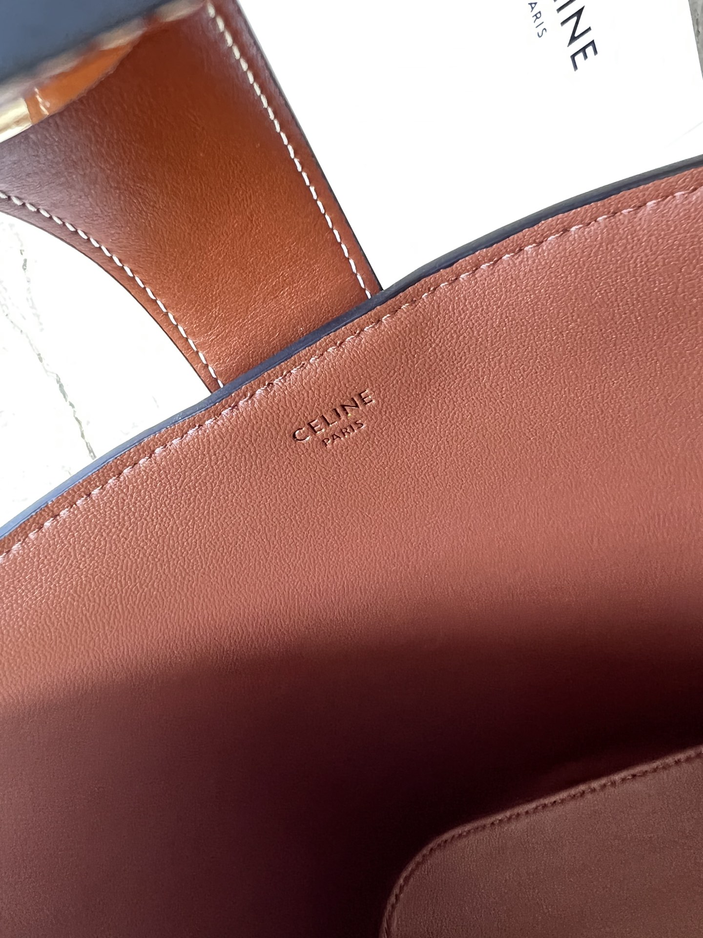 Celine SMALL BUCKET LOUISE IN SMOOTH CALFSKIN - 16-19-12cm [119173-2] CELINE CHANEL ACCESSORIES LOEWE SHOES LOUIS VUITTON DIRO YSL OTHER BRAND HANDBAGS BALENCIAGA BOTTEGA VENETA GOYARD HERMES BURBERRY VALENTINO GUCCI FENDI MIUMIU CHLOE PRADA BVLGARI SUITCASE NEW ARRIVAL 