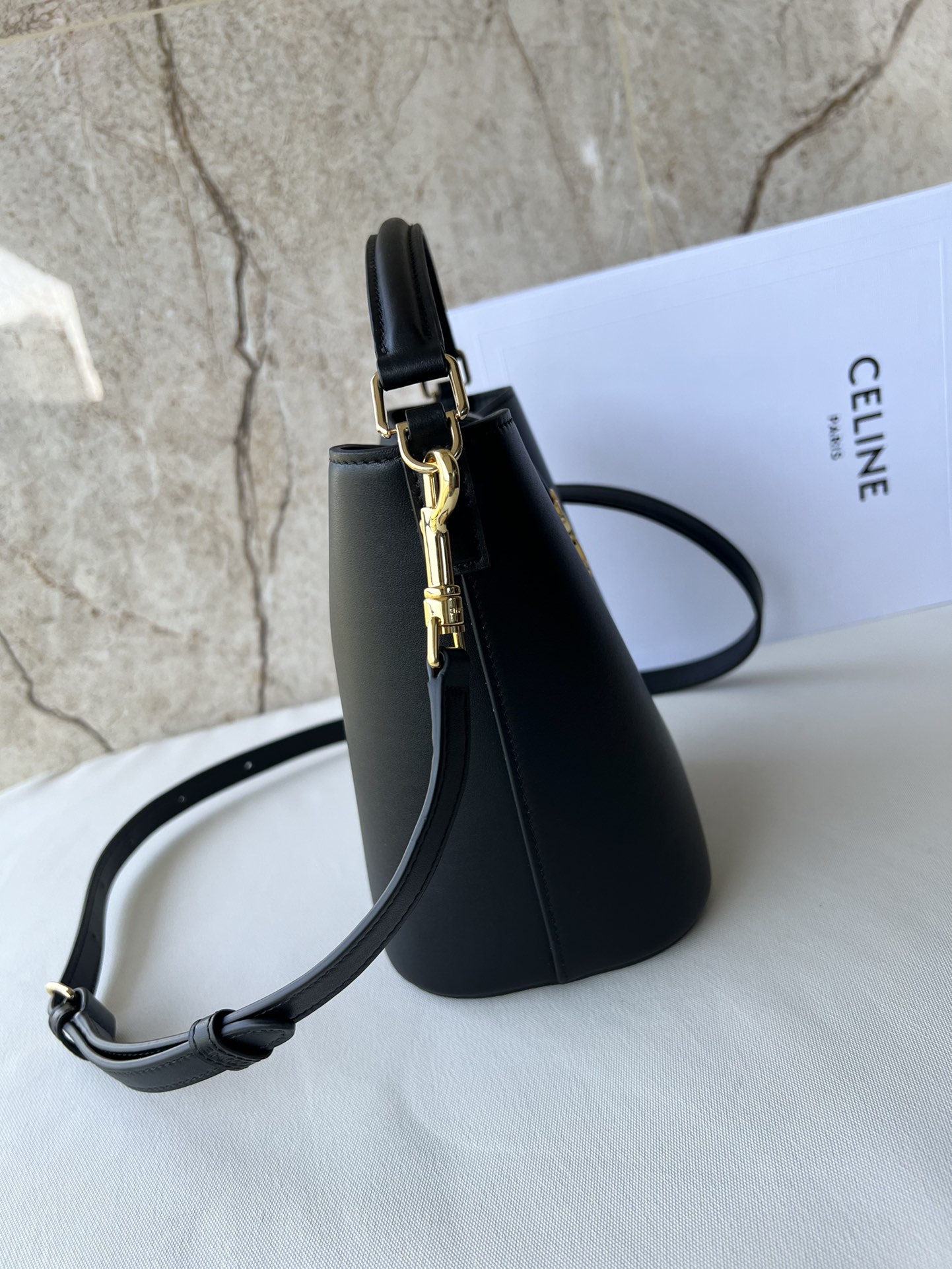 Celine SMALL BUCKET LOUISE IN SMOOTH CALFSKIN - 16-19-12cm [119173] CELINE CHANEL ACCESSORIES LOEWE SHOES LOUIS VUITTON DIRO YSL OTHER BRAND HANDBAGS BALENCIAGA BOTTEGA VENETA GOYARD HERMES BURBERRY VALENTINO GUCCI FENDI MIUMIU CHLOE PRADA BVLGARI SUITCASE NEW ARRIVAL 