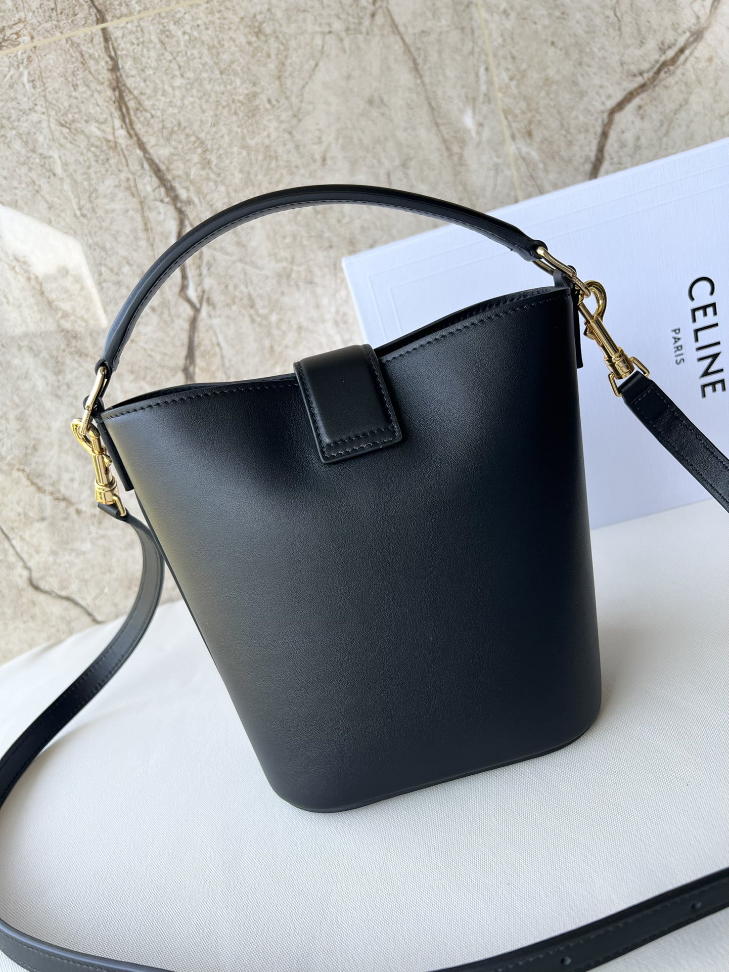 Celine SMALL BUCKET LOUISE IN SMOOTH CALFSKIN - 16-19-12cm [119173] CELINE CHANEL ACCESSORIES LOEWE SHOES LOUIS VUITTON DIRO YSL OTHER BRAND HANDBAGS BALENCIAGA BOTTEGA VENETA GOYARD HERMES BURBERRY VALENTINO GUCCI FENDI MIUMIU CHLOE PRADA BVLGARI SUITCASE NEW ARRIVAL 