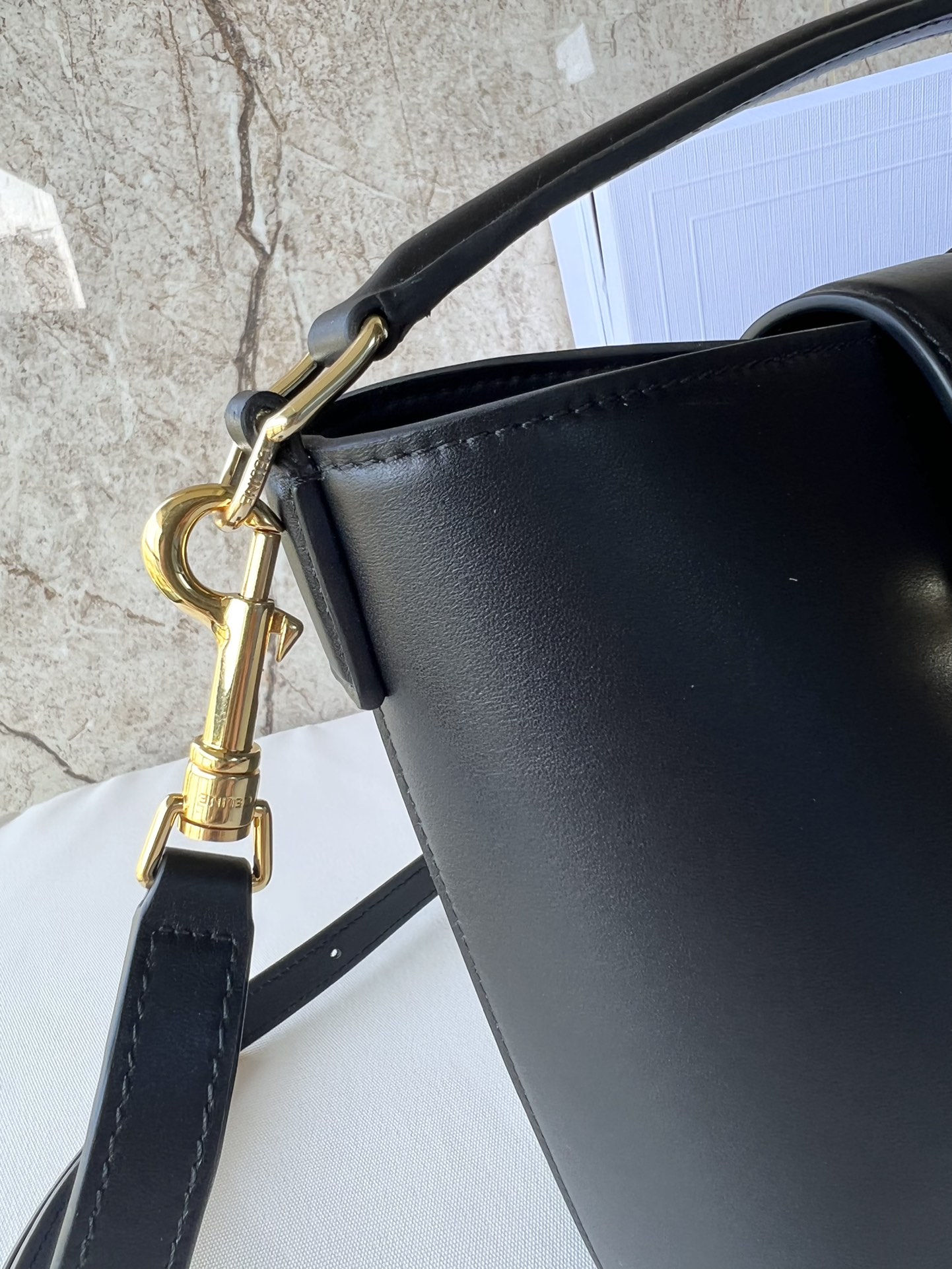 Celine SMALL BUCKET LOUISE IN SMOOTH CALFSKIN - 16-19-12cm [119173] CELINE CHANEL ACCESSORIES LOEWE SHOES LOUIS VUITTON DIRO YSL OTHER BRAND HANDBAGS BALENCIAGA BOTTEGA VENETA GOYARD HERMES BURBERRY VALENTINO GUCCI FENDI MIUMIU CHLOE PRADA BVLGARI SUITCASE NEW ARRIVAL 