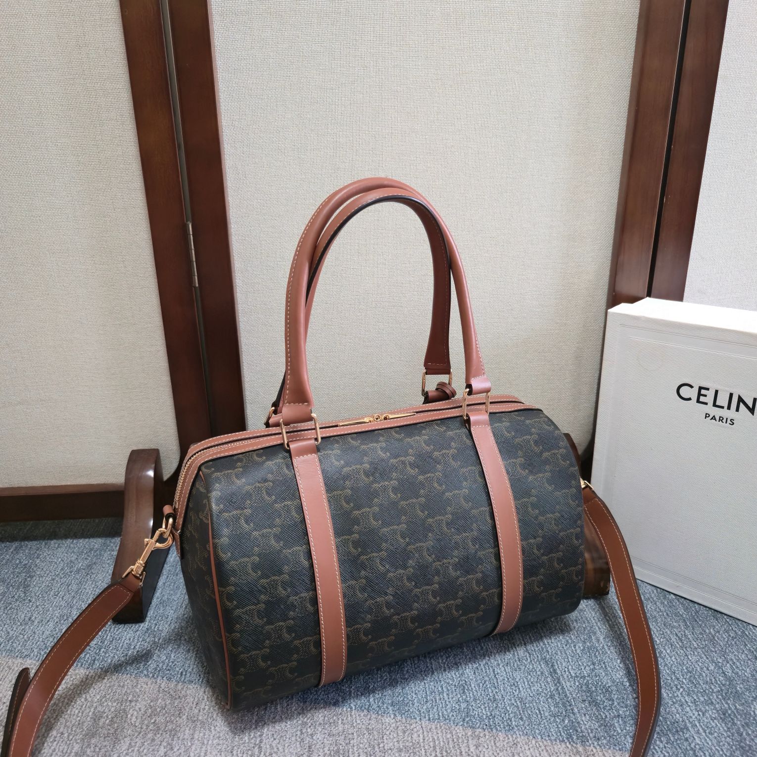 CELIN* LARGE BOSTON - 31x20x17cm [119572] CELINE CHANEL ACCESSORIES LOEWE SHOES LOUIS VUITTON DIRO YSL OTHER BRAND HANDBAGS BALENCIAGA BOTTEGA VENETA GOYARD HERMES BURBERRY VALENTINO GUCCI FENDI MIUMIU CHLOE PRADA BVLGARI SUITCASE NEW ARRIVAL 