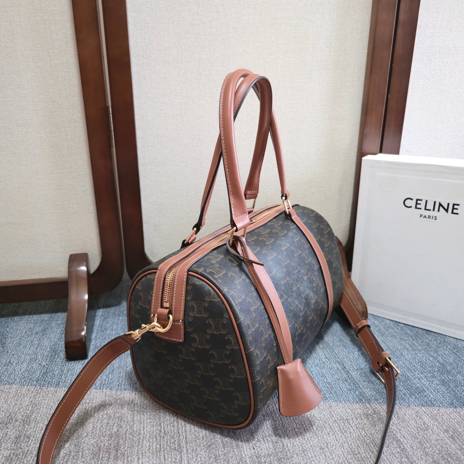 CELIN* LARGE BOSTON - 31x20x17cm [119572] CELINE CHANEL ACCESSORIES LOEWE SHOES LOUIS VUITTON DIRO YSL OTHER BRAND HANDBAGS BALENCIAGA BOTTEGA VENETA GOYARD HERMES BURBERRY VALENTINO GUCCI FENDI MIUMIU CHLOE PRADA BVLGARI SUITCASE NEW ARRIVAL 