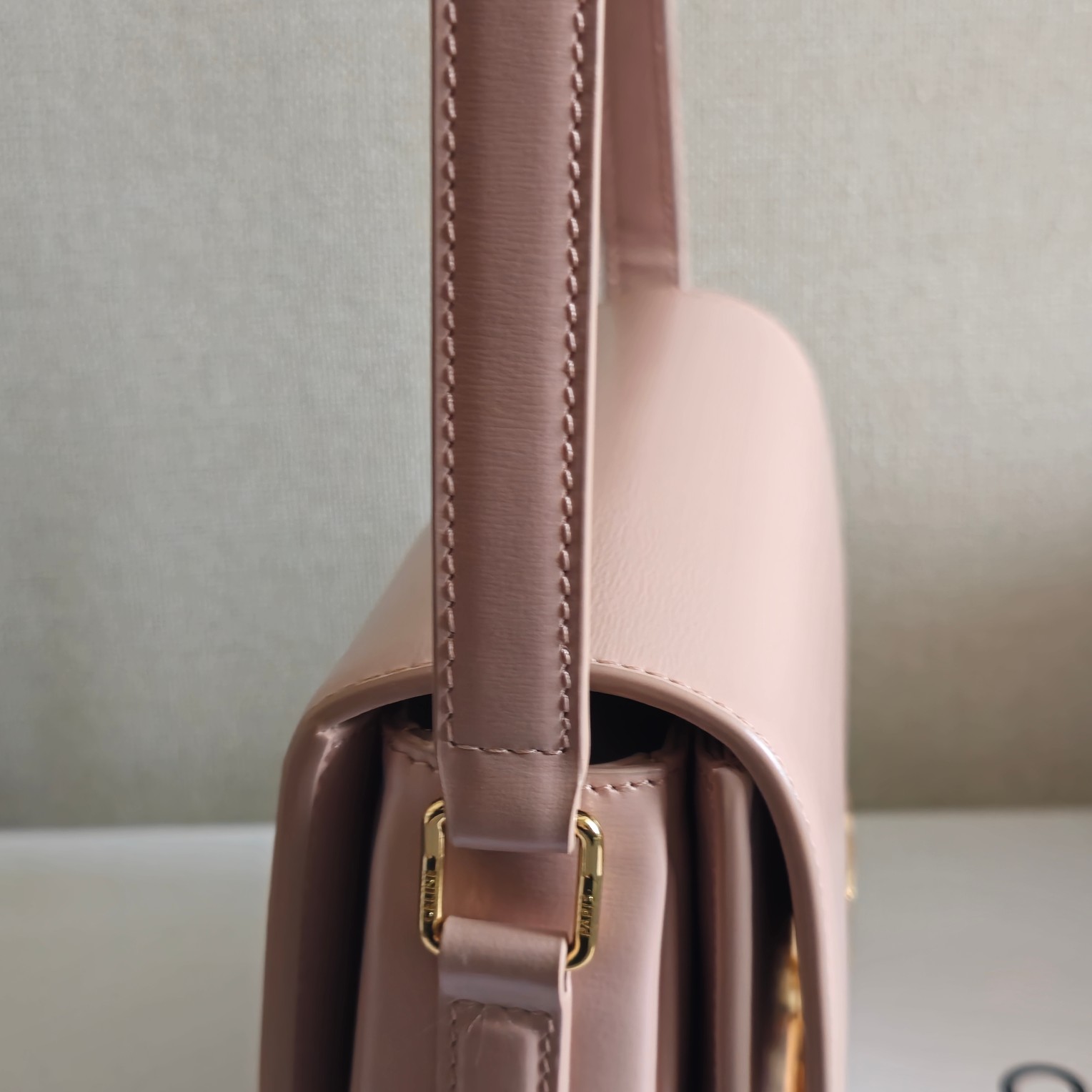CELIN* TEEN TRIOMPHE BAG - 18.5*13.5*7CM [188423-4] CELINE CHANEL ACCESSORIES LOEWE SHOES LOUIS VUITTON DIRO YSL OTHER BRAND HANDBAGS BALENCIAGA BOTTEGA VENETA GOYARD HERMES BURBERRY VALENTINO GUCCI FENDI MIUMIU CHLOE PRADA BVLGARI SUITCASE NEW ARRIVAL 