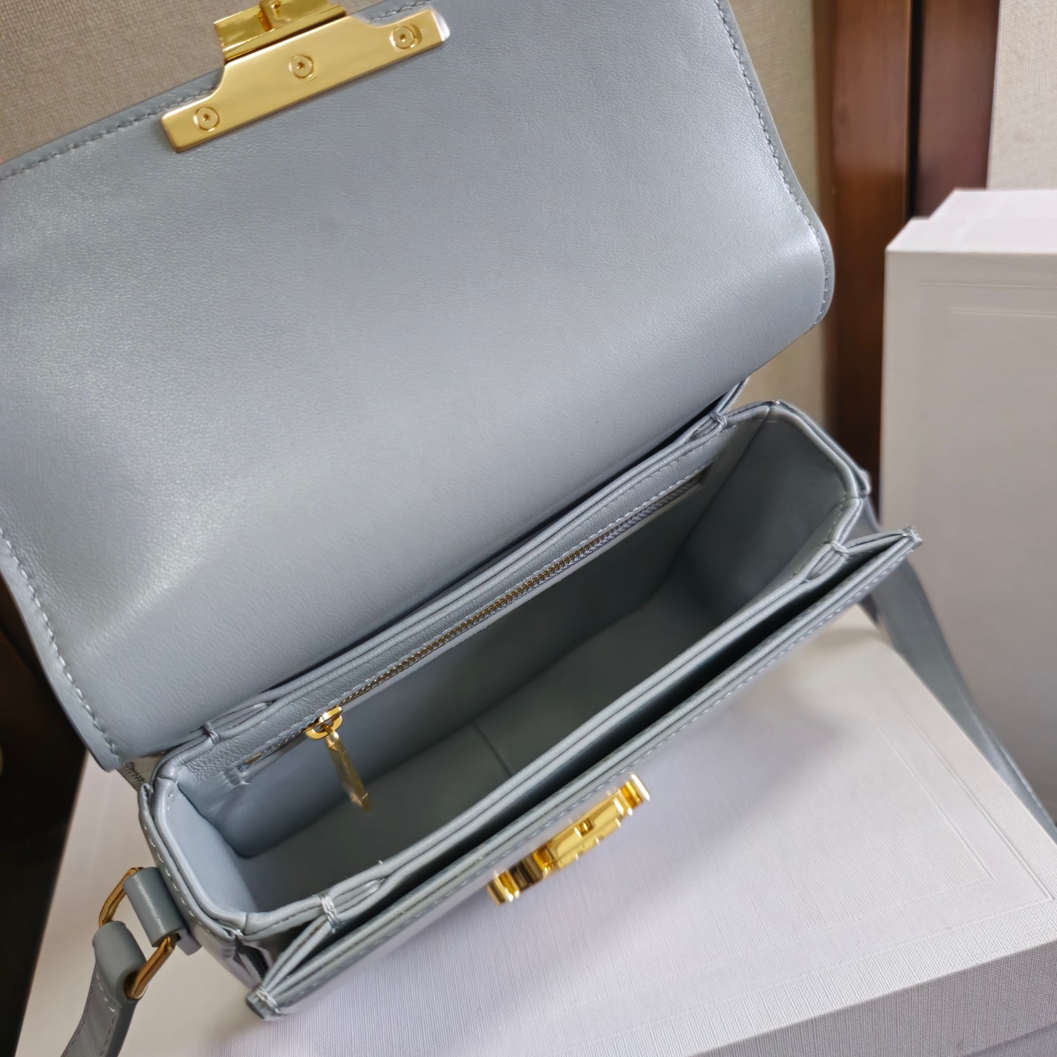 CELIN* TEEN TRIOMPHE BAG - 18.5*13.5*7CM [188423-3] CELINE CHANEL ACCESSORIES LOEWE SHOES LOUIS VUITTON DIRO YSL OTHER BRAND HANDBAGS BALENCIAGA BOTTEGA VENETA GOYARD HERMES BURBERRY VALENTINO GUCCI FENDI MIUMIU CHLOE PRADA BVLGARI SUITCASE NEW ARRIVAL 