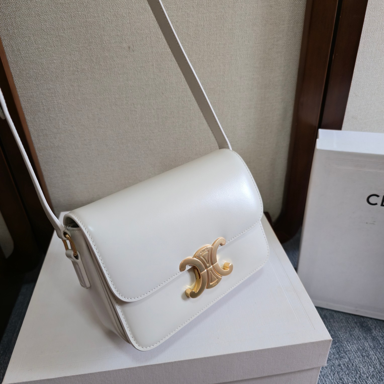 CELIN* TEEN TRIOMPHE BAG - 18.5*13.5*7CM [188423-2] CELINE CHANEL ACCESSORIES LOEWE SHOES LOUIS VUITTON DIRO YSL OTHER BRAND HANDBAGS BALENCIAGA BOTTEGA VENETA GOYARD HERMES BURBERRY VALENTINO GUCCI FENDI MIUMIU CHLOE PRADA BVLGARI SUITCASE NEW ARRIVAL 