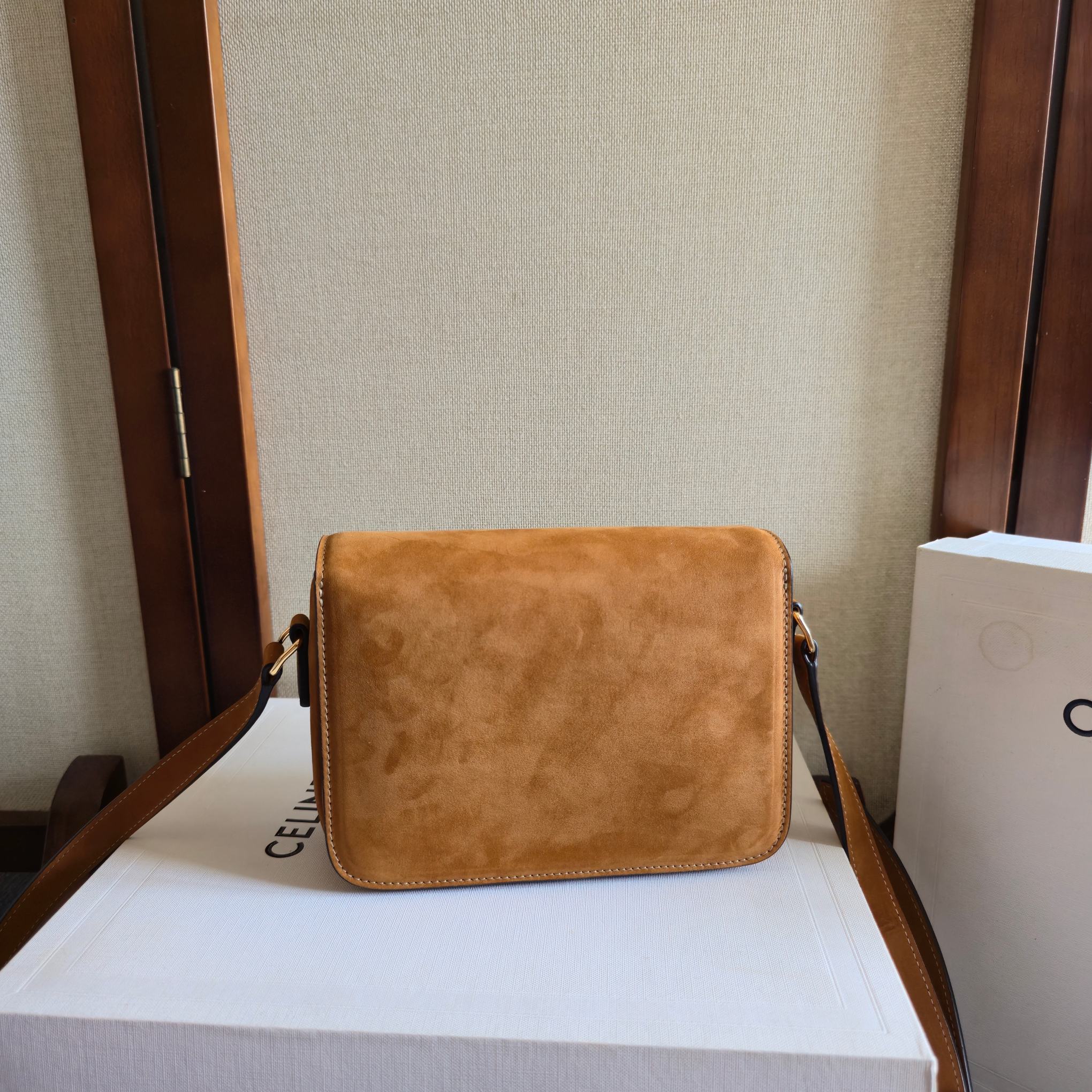 CELIN* TEEN TRIOMPHE BAG - 18.5*13.5*7CM [188423] CELINE CHANEL ACCESSORIES LOEWE SHOES LOUIS VUITTON DIRO YSL OTHER BRAND HANDBAGS BALENCIAGA BOTTEGA VENETA GOYARD HERMES BURBERRY VALENTINO GUCCI FENDI MIUMIU CHLOE PRADA BVLGARI SUITCASE NEW ARRIVAL 