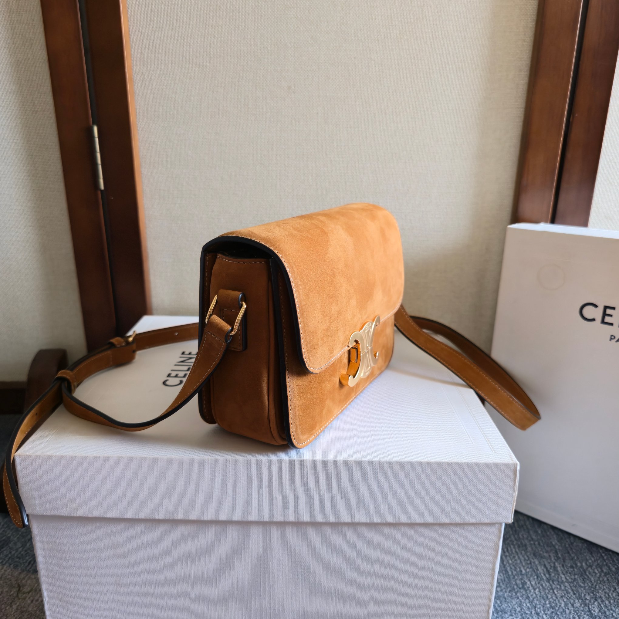 CELIN* TEEN TRIOMPHE BAG - 18.5*13.5*7CM [188423] CELINE CHANEL ACCESSORIES LOEWE SHOES LOUIS VUITTON DIRO YSL OTHER BRAND HANDBAGS BALENCIAGA BOTTEGA VENETA GOYARD HERMES BURBERRY VALENTINO GUCCI FENDI MIUMIU CHLOE PRADA BVLGARI SUITCASE NEW ARRIVAL 
