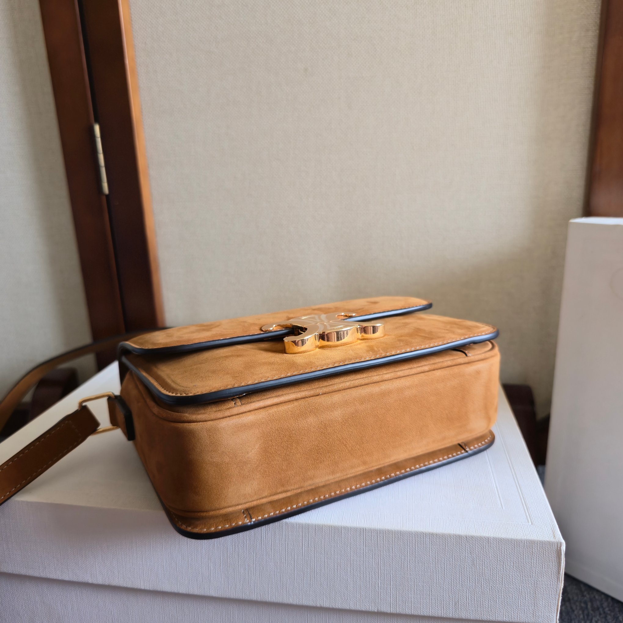 CELIN* TEEN TRIOMPHE BAG - 18.5*13.5*7CM [188423] CELINE CHANEL ACCESSORIES LOEWE SHOES LOUIS VUITTON DIRO YSL OTHER BRAND HANDBAGS BALENCIAGA BOTTEGA VENETA GOYARD HERMES BURBERRY VALENTINO GUCCI FENDI MIUMIU CHLOE PRADA BVLGARI SUITCASE NEW ARRIVAL 