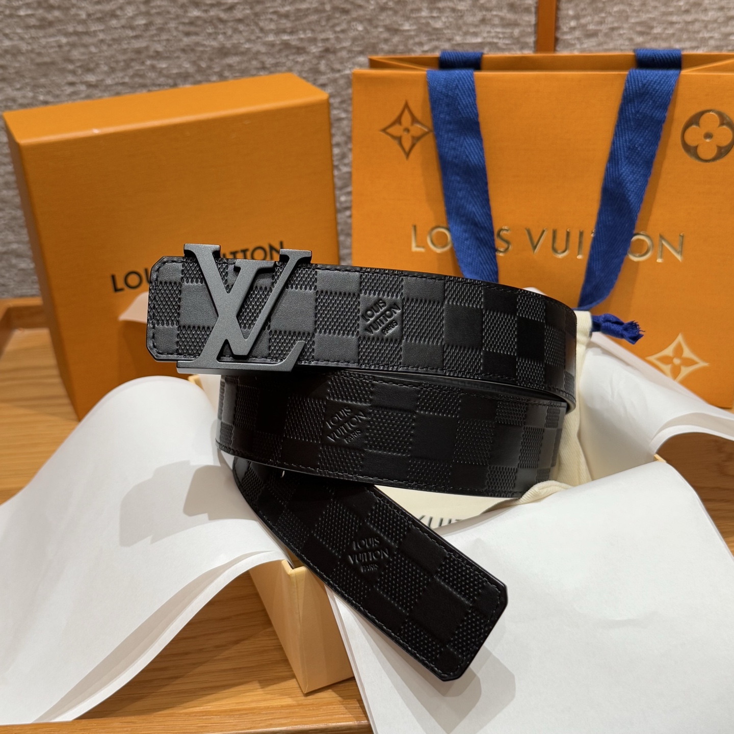 LOUIS VUITTON BELT [C21P9-032435] CELINE CHANEL ACCESSORIES LOEWE SHOES LOUIS VUITTON DIRO YSL OTHER BRAND HANDBAGS BALENCIAGA BOTTEGA VENETA GOYARD HERMES BURBERRY VALENTINO GUCCI FENDI MIUMIU CHLOE PRADA BVLGARI SUITCASE NEW ARRIVAL 
