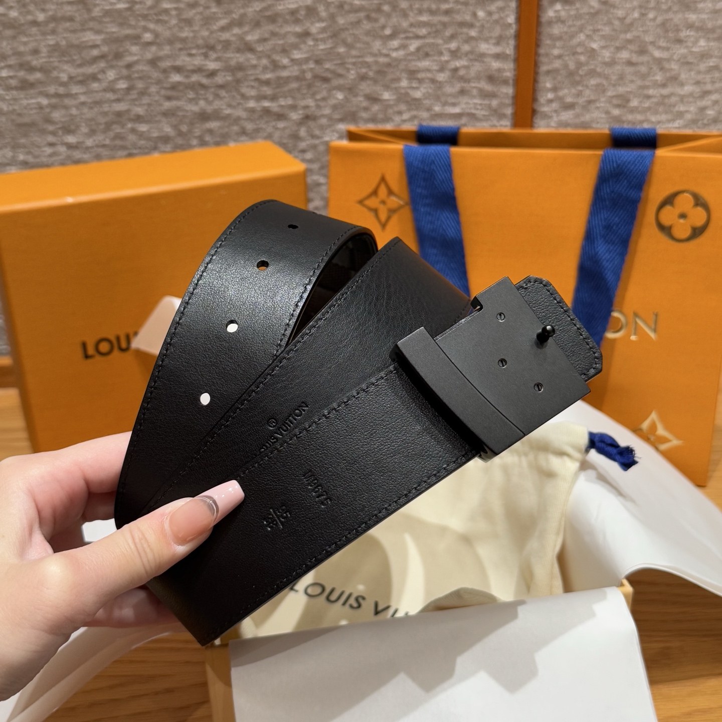 LOUIS VUITTON BELT [C21P9-032435] CELINE CHANEL ACCESSORIES LOEWE SHOES LOUIS VUITTON DIRO YSL OTHER BRAND HANDBAGS BALENCIAGA BOTTEGA VENETA GOYARD HERMES BURBERRY VALENTINO GUCCI FENDI MIUMIU CHLOE PRADA BVLGARI SUITCASE NEW ARRIVAL 