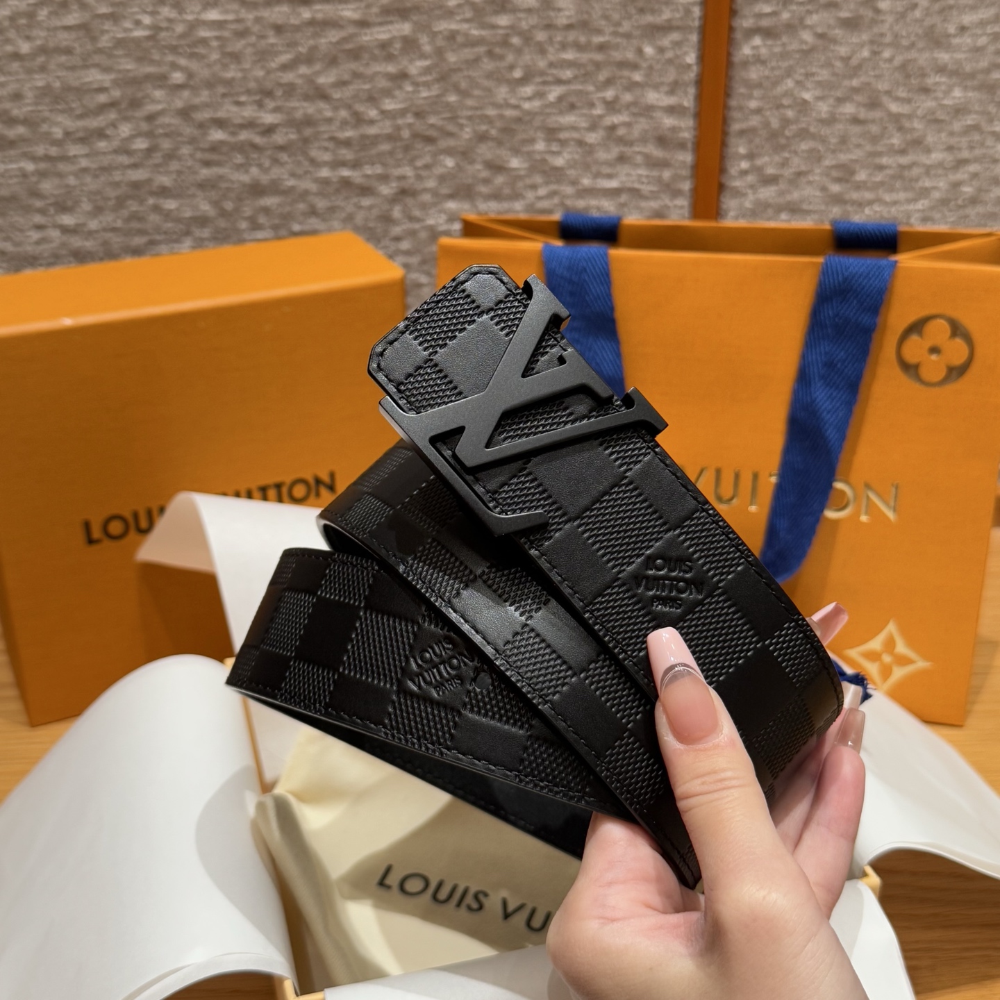 LOUIS VUITTON BELT [C21P9-032435] CELINE CHANEL ACCESSORIES LOEWE SHOES LOUIS VUITTON DIRO YSL OTHER BRAND HANDBAGS BALENCIAGA BOTTEGA VENETA GOYARD HERMES BURBERRY VALENTINO GUCCI FENDI MIUMIU CHLOE PRADA BVLGARI SUITCASE NEW ARRIVAL 
