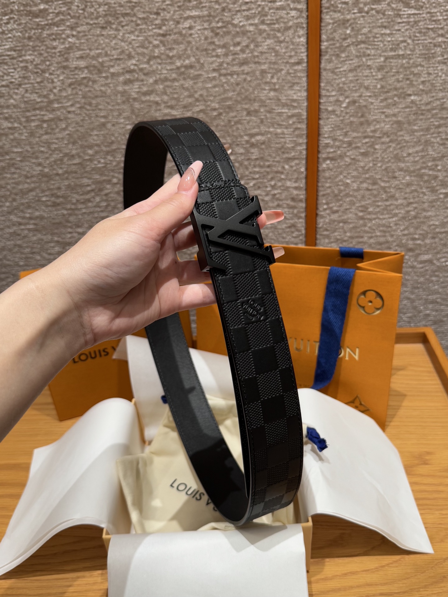 LOUIS VUITTON BELT [C21P9-032435] CELINE CHANEL ACCESSORIES LOEWE SHOES LOUIS VUITTON DIRO YSL OTHER BRAND HANDBAGS BALENCIAGA BOTTEGA VENETA GOYARD HERMES BURBERRY VALENTINO GUCCI FENDI MIUMIU CHLOE PRADA BVLGARI SUITCASE NEW ARRIVAL 