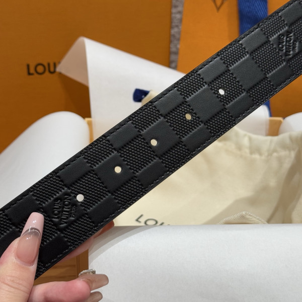 LOUIS VUITTON BELT [C21P9-032435] CELINE CHANEL ACCESSORIES LOEWE SHOES LOUIS VUITTON DIRO YSL OTHER BRAND HANDBAGS BALENCIAGA BOTTEGA VENETA GOYARD HERMES BURBERRY VALENTINO GUCCI FENDI MIUMIU CHLOE PRADA BVLGARI SUITCASE NEW ARRIVAL 