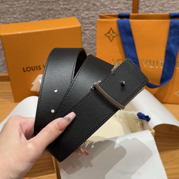 LOUIS VUITTON BELT [C21P9-032332] CELINE CHANEL ACCESSORIES LOEWE SHOES LOUIS VUITTON DIRO YSL OTHER BRAND HANDBAGS BALENCIAGA BOTTEGA VENETA GOYARD HERMES BURBERRY VALENTINO GUCCI FENDI MIUMIU CHLOE PRADA BVLGARI SUITCASE NEW ARRIVAL 