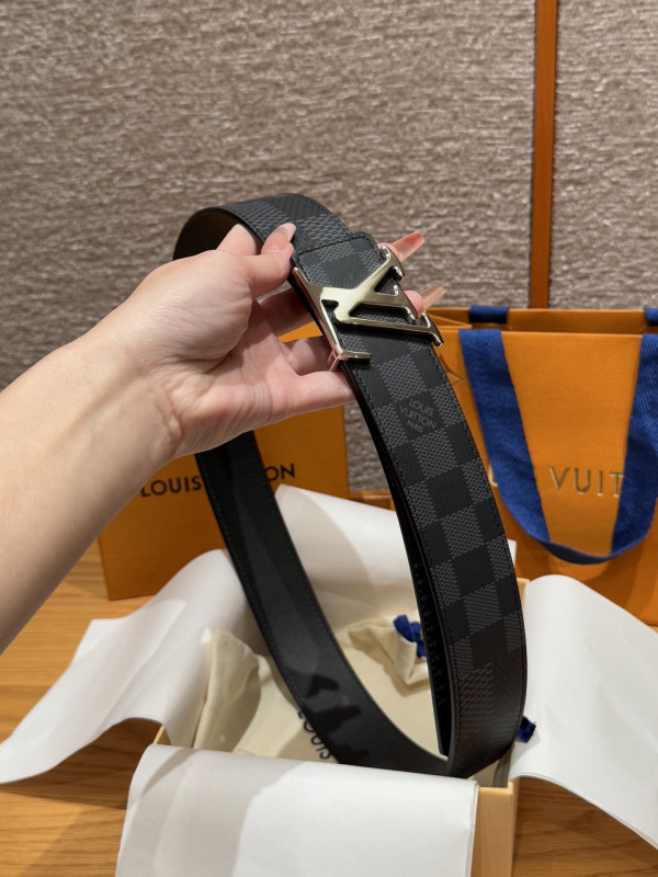 LOUIS VUITTON BELT [C21P9-032332] CELINE CHANEL ACCESSORIES LOEWE SHOES LOUIS VUITTON DIRO YSL OTHER BRAND HANDBAGS BALENCIAGA BOTTEGA VENETA GOYARD HERMES BURBERRY VALENTINO GUCCI FENDI MIUMIU CHLOE PRADA BVLGARI SUITCASE NEW ARRIVAL 