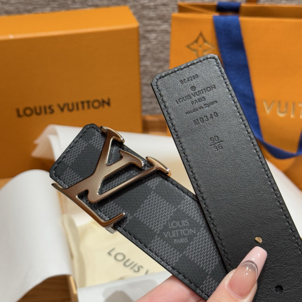 LOUIS VUITTON BELT [C21P9-032332] CELINE CHANEL ACCESSORIES LOEWE SHOES LOUIS VUITTON DIRO YSL OTHER BRAND HANDBAGS BALENCIAGA BOTTEGA VENETA GOYARD HERMES BURBERRY VALENTINO GUCCI FENDI MIUMIU CHLOE PRADA BVLGARI SUITCASE NEW ARRIVAL 