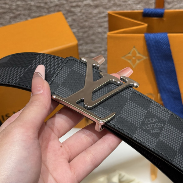 LOUIS VUITTON BELT [C21P9-032332] CELINE CHANEL ACCESSORIES LOEWE SHOES LOUIS VUITTON DIRO YSL OTHER BRAND HANDBAGS BALENCIAGA BOTTEGA VENETA GOYARD HERMES BURBERRY VALENTINO GUCCI FENDI MIUMIU CHLOE PRADA BVLGARI SUITCASE NEW ARRIVAL 