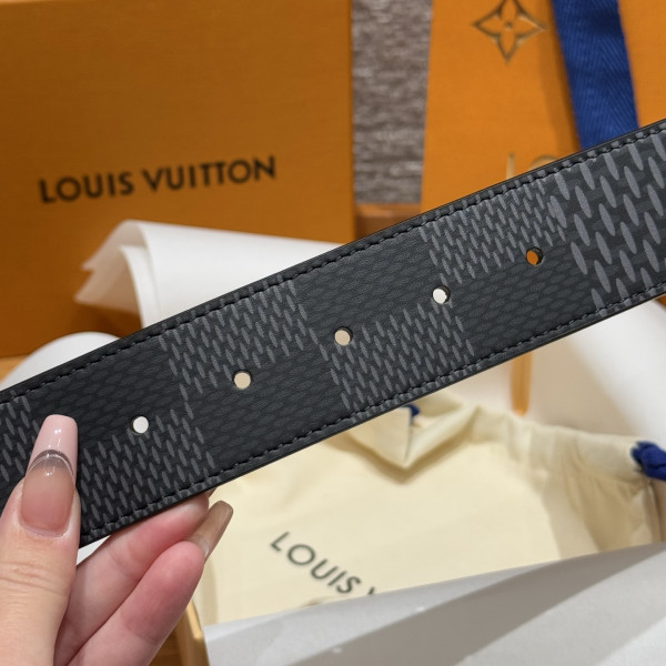 LOUIS VUITTON BELT [C21P9-032332] CELINE CHANEL ACCESSORIES LOEWE SHOES LOUIS VUITTON DIRO YSL OTHER BRAND HANDBAGS BALENCIAGA BOTTEGA VENETA GOYARD HERMES BURBERRY VALENTINO GUCCI FENDI MIUMIU CHLOE PRADA BVLGARI SUITCASE NEW ARRIVAL 