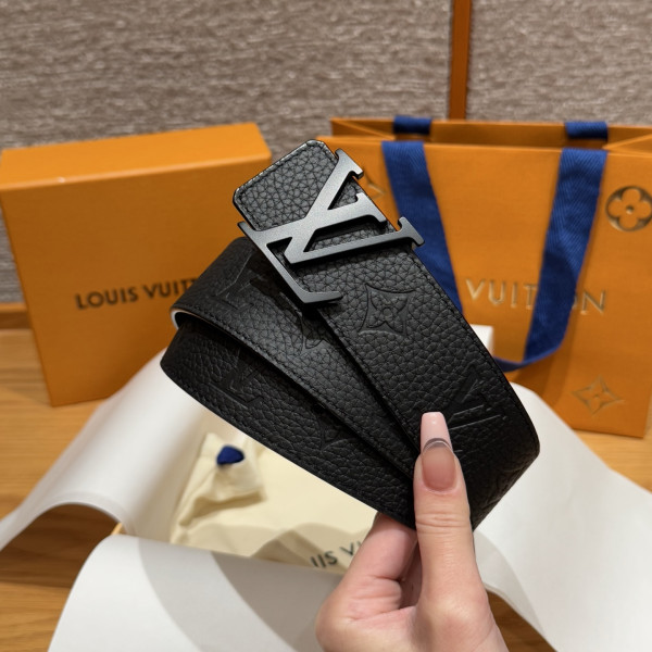 LOUIS VUITTON BELT [C21P9-032200] CELINE CHANEL ACCESSORIES LOEWE SHOES LOUIS VUITTON DIRO YSL OTHER BRAND HANDBAGS BALENCIAGA BOTTEGA VENETA GOYARD HERMES BURBERRY VALENTINO GUCCI FENDI MIUMIU CHLOE PRADA BVLGARI SUITCASE NEW ARRIVAL 