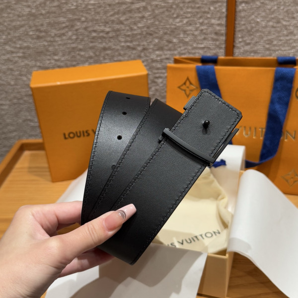 LOUIS VUITTON BELT [C21P9-032200] CELINE CHANEL ACCESSORIES LOEWE SHOES LOUIS VUITTON DIRO YSL OTHER BRAND HANDBAGS BALENCIAGA BOTTEGA VENETA GOYARD HERMES BURBERRY VALENTINO GUCCI FENDI MIUMIU CHLOE PRADA BVLGARI SUITCASE NEW ARRIVAL 