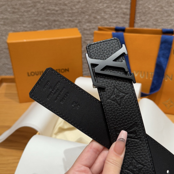 LOUIS VUITTON BELT [C21P9-032200] CELINE CHANEL ACCESSORIES LOEWE SHOES LOUIS VUITTON DIRO YSL OTHER BRAND HANDBAGS BALENCIAGA BOTTEGA VENETA GOYARD HERMES BURBERRY VALENTINO GUCCI FENDI MIUMIU CHLOE PRADA BVLGARI SUITCASE NEW ARRIVAL 