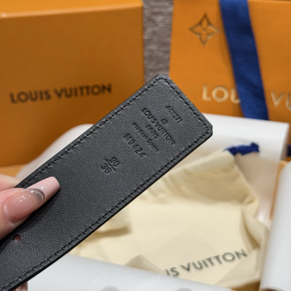 LOUIS VUITTON BELT [C21P9-032200] CELINE CHANEL ACCESSORIES LOEWE SHOES LOUIS VUITTON DIRO YSL OTHER BRAND HANDBAGS BALENCIAGA BOTTEGA VENETA GOYARD HERMES BURBERRY VALENTINO GUCCI FENDI MIUMIU CHLOE PRADA BVLGARI SUITCASE NEW ARRIVAL 