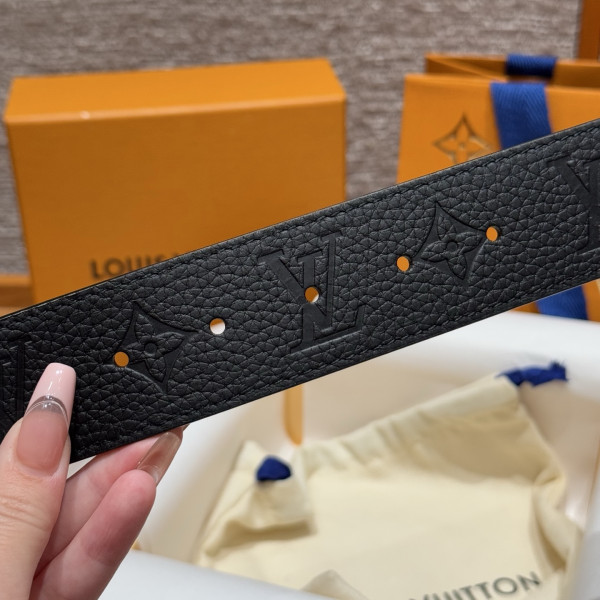 LOUIS VUITTON BELT [C21P9-032200] CELINE CHANEL ACCESSORIES LOEWE SHOES LOUIS VUITTON DIRO YSL OTHER BRAND HANDBAGS BALENCIAGA BOTTEGA VENETA GOYARD HERMES BURBERRY VALENTINO GUCCI FENDI MIUMIU CHLOE PRADA BVLGARI SUITCASE NEW ARRIVAL 