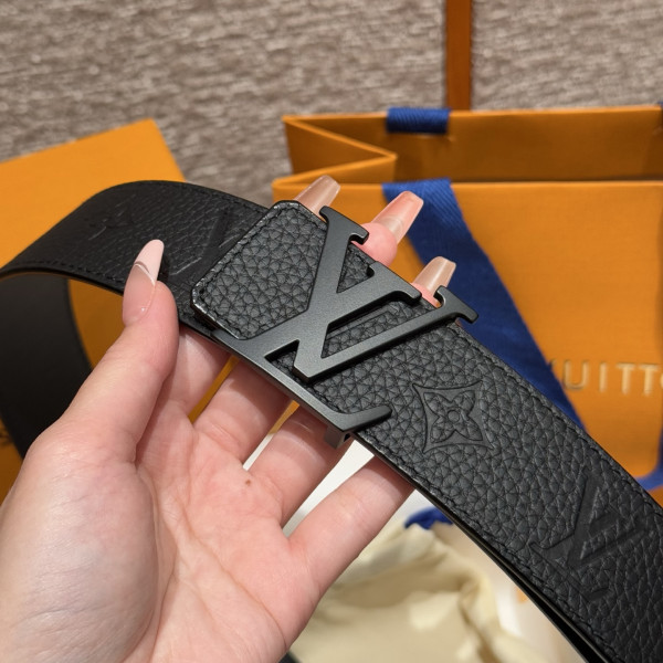 LOUIS VUITTON BELT [C21P9-032200] CELINE CHANEL ACCESSORIES LOEWE SHOES LOUIS VUITTON DIRO YSL OTHER BRAND HANDBAGS BALENCIAGA BOTTEGA VENETA GOYARD HERMES BURBERRY VALENTINO GUCCI FENDI MIUMIU CHLOE PRADA BVLGARI SUITCASE NEW ARRIVAL 