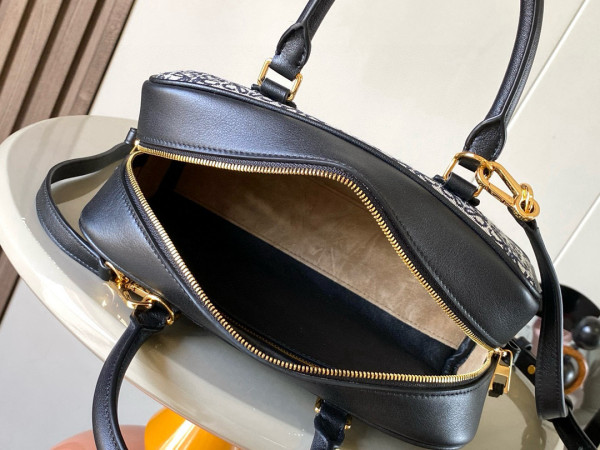 Loewe Amazona 23 bag in soft grained calfskin - 23*10*15CM [C21P8-084933] CELINE CHANEL ACCESSORIES LOEWE SHOES LOUIS VUITTON DIRO YSL OTHER BRAND HANDBAGS BALENCIAGA BOTTEGA VENETA GOYARD HERMES BURBERRY VALENTINO GUCCI FENDI MIUMIU CHLOE PRADA BVLGARI SUITCASE NEW ARRIVAL 