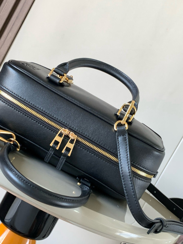 Loewe Amazona 23 bag in soft grained calfskin - 23*10*15CM [C21P8-083728] CELINE CHANEL ACCESSORIES LOEWE SHOES LOUIS VUITTON DIRO YSL OTHER BRAND HANDBAGS BALENCIAGA BOTTEGA VENETA GOYARD HERMES BURBERRY VALENTINO GUCCI FENDI MIUMIU CHLOE PRADA BVLGARI SUITCASE NEW ARRIVAL 