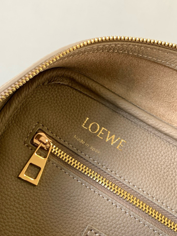 Loewe Amazona 28 bag in nappa calfskin - 28*11*18CM [9080沙色荔] CELINE CHANEL ACCESSORIES LOEWE SHOES LOUIS VUITTON DIRO YSL OTHER BRAND HANDBAGS BALENCIAGA BOTTEGA VENETA GOYARD HERMES BURBERRY VALENTINO GUCCI FENDI MIUMIU CHLOE PRADA BVLGARI SUITCASE NEW ARRIVAL 