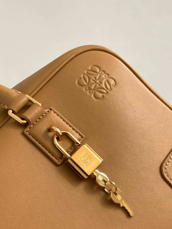 Loewe Amazona 28 bag in nappa calfskin - 28*11*18CM [C21P8-082932] CELINE CHANEL ACCESSORIES LOEWE SHOES LOUIS VUITTON DIRO YSL OTHER BRAND HANDBAGS BALENCIAGA BOTTEGA VENETA GOYARD HERMES BURBERRY VALENTINO GUCCI FENDI MIUMIU CHLOE PRADA BVLGARI SUITCASE NEW ARRIVAL 