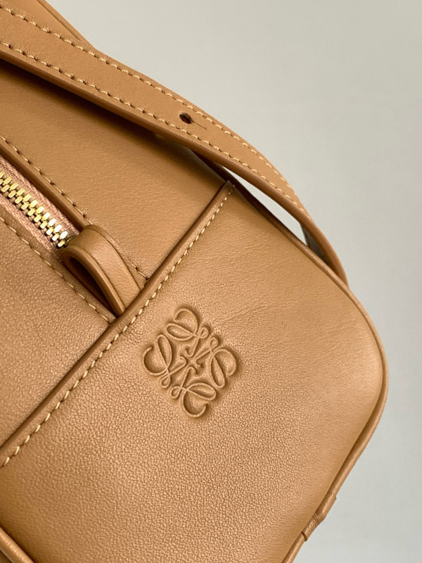 Loewe Amazona 28 bag in nappa calfskin - 28*11*18CM [C21P8-082932] CELINE CHANEL ACCESSORIES LOEWE SHOES LOUIS VUITTON DIRO YSL OTHER BRAND HANDBAGS BALENCIAGA BOTTEGA VENETA GOYARD HERMES BURBERRY VALENTINO GUCCI FENDI MIUMIU CHLOE PRADA BVLGARI SUITCASE NEW ARRIVAL 
