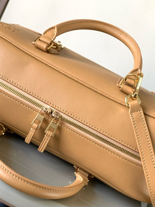 Loewe Amazona 28 bag in nappa calfskin - 28*11*18CM [C21P8-082932] CELINE CHANEL ACCESSORIES LOEWE SHOES LOUIS VUITTON DIRO YSL OTHER BRAND HANDBAGS BALENCIAGA BOTTEGA VENETA GOYARD HERMES BURBERRY VALENTINO GUCCI FENDI MIUMIU CHLOE PRADA BVLGARI SUITCASE NEW ARRIVAL 