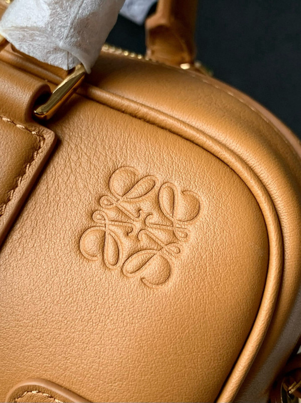 Loewe Amazona 23 cropped bag in nappa calfskin - 23*10*11CM [C21P8-080917] CELINE CHANEL ACCESSORIES LOEWE SHOES LOUIS VUITTON DIRO YSL OTHER BRAND HANDBAGS BALENCIAGA BOTTEGA VENETA GOYARD HERMES BURBERRY VALENTINO GUCCI FENDI MIUMIU CHLOE PRADA BVLGARI SUITCASE NEW ARRIVAL 