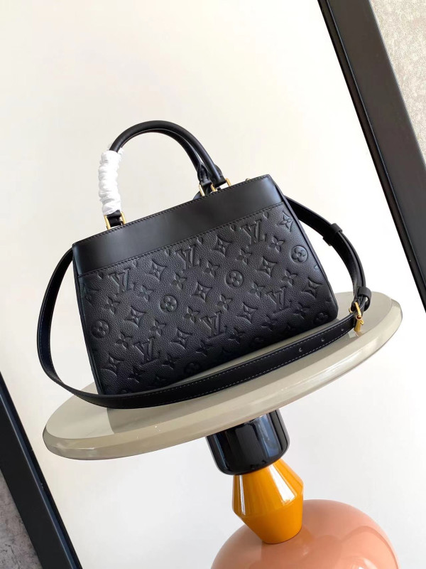 Louis Vuitton Avenue PM - 30*19.5*12CM [M25577] CELINE CHANEL ACCESSORIES LOEWE SHOES LOUIS VUITTON DIRO YSL OTHER BRAND HANDBAGS BALENCIAGA BOTTEGA VENETA GOYARD HERMES BURBERRY VALENTINO GUCCI FENDI MIUMIU CHLOE PRADA BVLGARI SUITCASE NEW ARRIVAL 