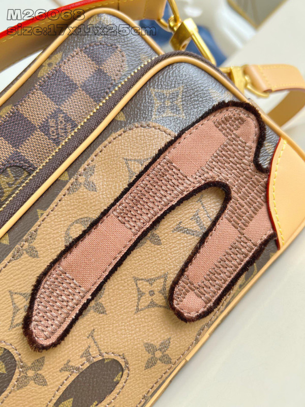 LOUIS VUITTON Nil -17.5*11*25CM [M26068] CELINE CHANEL ACCESSORIES LOEWE SHOES LOUIS VUITTON DIRO YSL OTHER BRAND HANDBAGS BALENCIAGA BOTTEGA VENETA GOYARD HERMES BURBERRY VALENTINO GUCCI FENDI MIUMIU CHLOE PRADA BVLGARI SUITCASE NEW ARRIVAL 