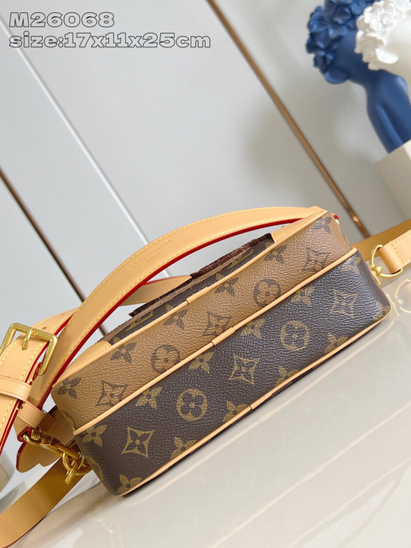 LOUIS VUITTON Nil -17.5*11*25CM [M26068] CELINE CHANEL ACCESSORIES LOEWE SHOES LOUIS VUITTON DIRO YSL OTHER BRAND HANDBAGS BALENCIAGA BOTTEGA VENETA GOYARD HERMES BURBERRY VALENTINO GUCCI FENDI MIUMIU CHLOE PRADA BVLGARI SUITCASE NEW ARRIVAL 