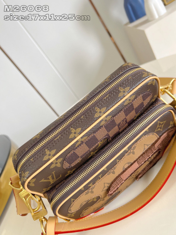 LOUIS VUITTON Nil -17.5*11*25CM [M26068] CELINE CHANEL ACCESSORIES LOEWE SHOES LOUIS VUITTON DIRO YSL OTHER BRAND HANDBAGS BALENCIAGA BOTTEGA VENETA GOYARD HERMES BURBERRY VALENTINO GUCCI FENDI MIUMIU CHLOE PRADA BVLGARI SUITCASE NEW ARRIVAL 