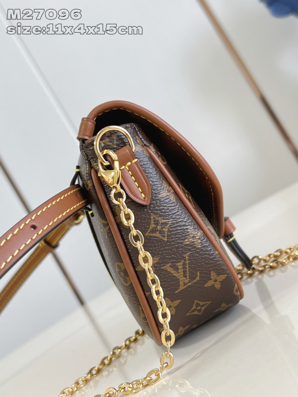 Louis Vuitton Solo - 11.6 x 4 x 15.7CM [M27096] CELINE CHANEL ACCESSORIES LOEWE SHOES LOUIS VUITTON DIRO YSL OTHER BRAND HANDBAGS BALENCIAGA BOTTEGA VENETA GOYARD HERMES BURBERRY VALENTINO GUCCI FENDI MIUMIU CHLOE PRADA BVLGARI SUITCASE NEW ARRIVAL 