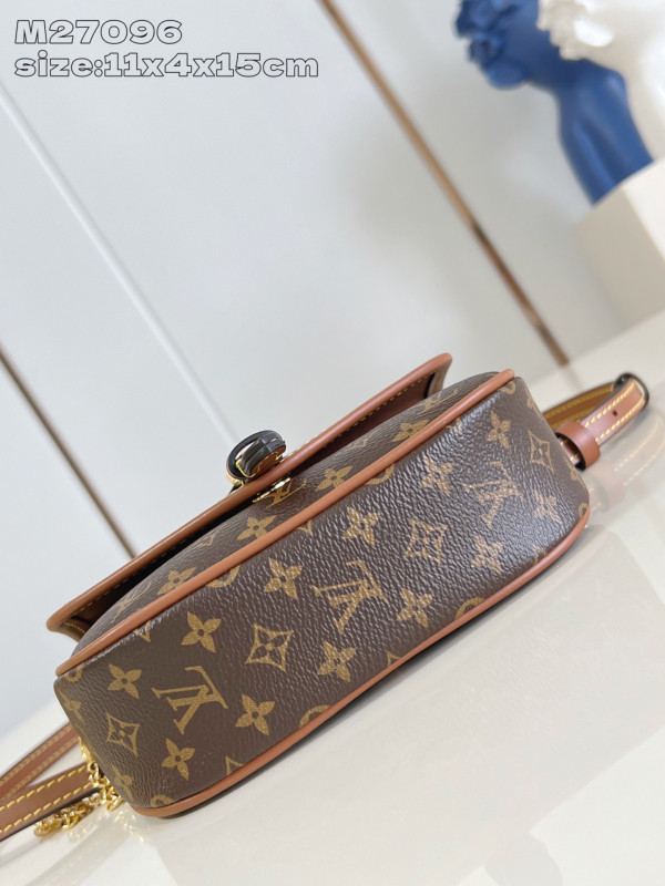 Louis Vuitton Solo - 11.6 x 4 x 15.7CM [M27096] CELINE CHANEL ACCESSORIES LOEWE SHOES LOUIS VUITTON DIRO YSL OTHER BRAND HANDBAGS BALENCIAGA BOTTEGA VENETA GOYARD HERMES BURBERRY VALENTINO GUCCI FENDI MIUMIU CHLOE PRADA BVLGARI SUITCASE NEW ARRIVAL 