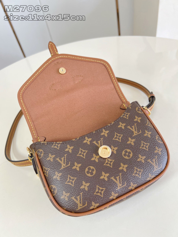 Louis Vuitton Solo - 11.6 x 4 x 15.7CM [M27096] CELINE CHANEL ACCESSORIES LOEWE SHOES LOUIS VUITTON DIRO YSL OTHER BRAND HANDBAGS BALENCIAGA BOTTEGA VENETA GOYARD HERMES BURBERRY VALENTINO GUCCI FENDI MIUMIU CHLOE PRADA BVLGARI SUITCASE NEW ARRIVAL 