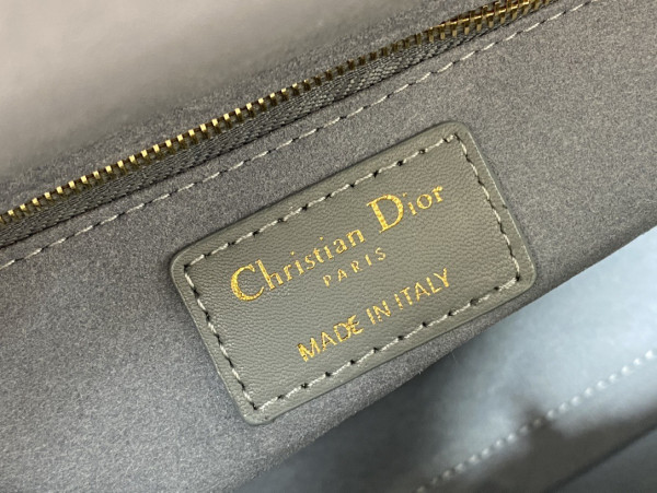 LADY DIRO MEDIUM LAMBSKIN - 24CM [C21P1-013632] CELINE CHANEL ACCESSORIES LOEWE SHOES LOUIS VUITTON DIRO YSL OTHER BRAND HANDBAGS BALENCIAGA BOTTEGA VENETA GOYARD HERMES BURBERRY VALENTINO GUCCI FENDI MIUMIU CHLOE PRADA BVLGARI SUITCASE NEW ARRIVAL 