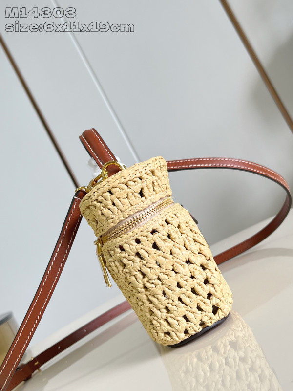 Louis Vuitton Vanity Chain Pouch Natural Tan Raffia - 19 x 6.5 x 11.5 cm [M14303] CELINE CHANEL ACCESSORIES LOEWE SHOES LOUIS VUITTON DIRO YSL OTHER BRAND HANDBAGS BALENCIAGA BOTTEGA VENETA GOYARD HERMES BURBERRY VALENTINO GUCCI FENDI MIUMIU CHLOE PRADA BVLGARI SUITCASE NEW ARRIVAL 