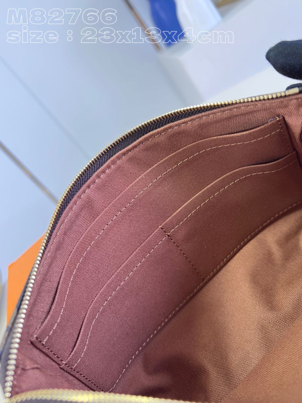 LOUIS VUITTON Pochette Accessoires -13*4*22CM [M82766] CELINE CHANEL ACCESSORIES LOEWE SHOES LOUIS VUITTON DIRO YSL OTHER BRAND HANDBAGS BALENCIAGA BOTTEGA VENETA GOYARD HERMES BURBERRY VALENTINO GUCCI FENDI MIUMIU CHLOE PRADA BVLGARI SUITCASE NEW ARRIVAL 