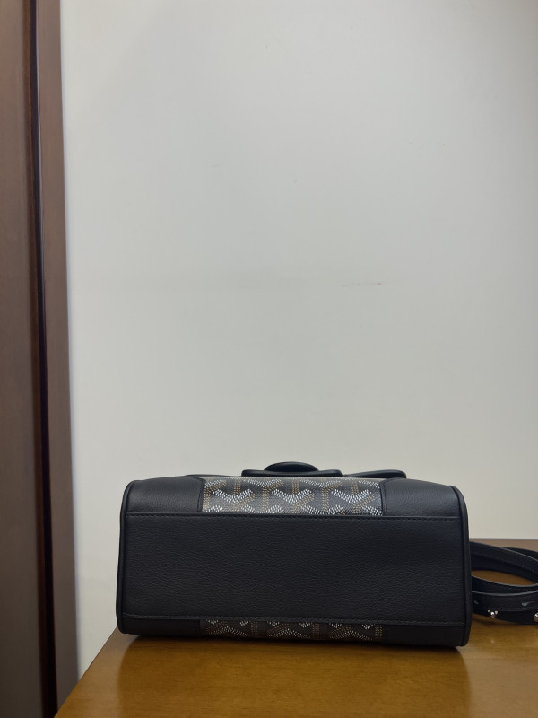 GOYARD SAIGON MINI - 20x14.5×9cm [C21MR-091812] CELINE CHANEL ACCESSORIES LOEWE SHOES LOUIS VUITTON DIRO YSL OTHER BRAND HANDBAGS BALENCIAGA BOTTEGA VENETA GOYARD HERMES BURBERRY VALENTINO GUCCI FENDI MIUMIU CHLOE PRADA BVLGARI SUITCASE NEW ARRIVAL 